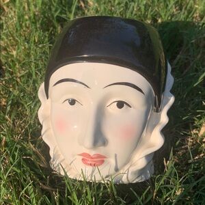 Elegant Black and White Ceramic Face Sculpture Harlequin MCM Sigma Cup